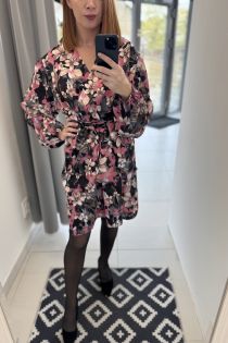 Vzorované kvietkované šaty