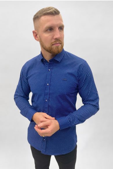Modrá vzorovaná košeľa