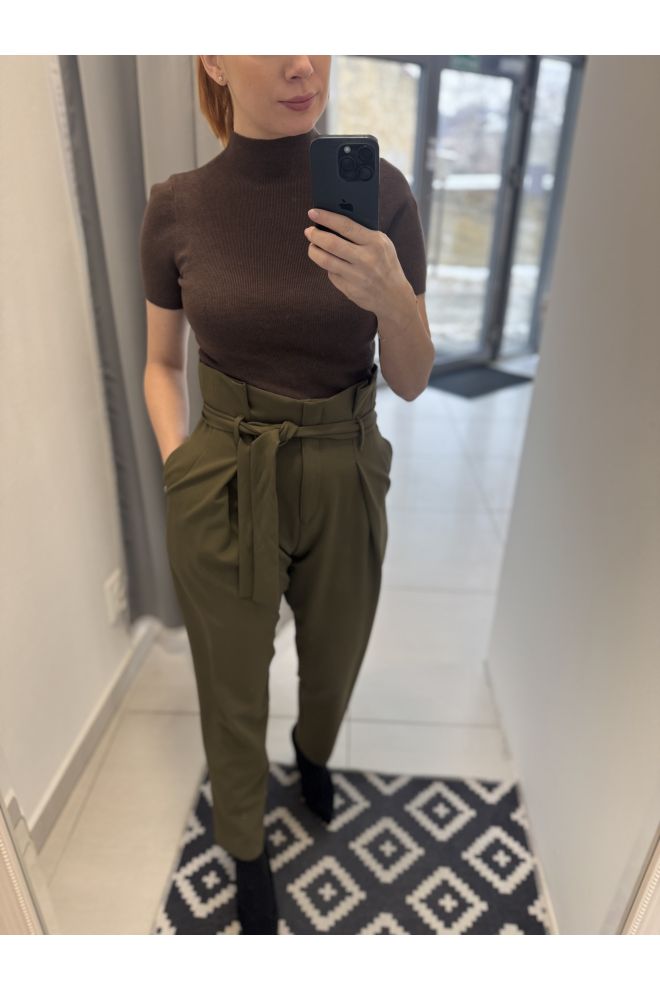 Zelené nohavice s opaskom