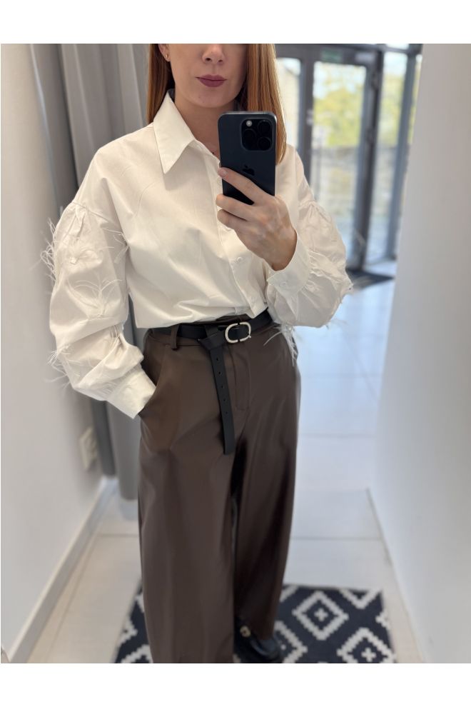 Biela košeľa s pierkami